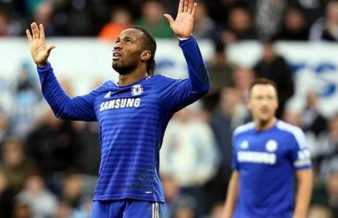 A ex-estrela do Chelsea Drogba anunciou sua aposentadoria